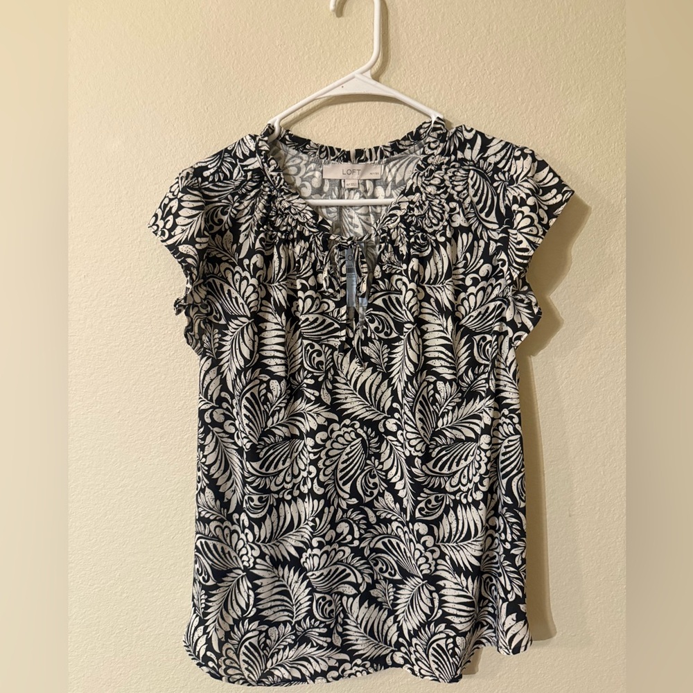NWT LOFT Black and White Leaf Print Women's Top